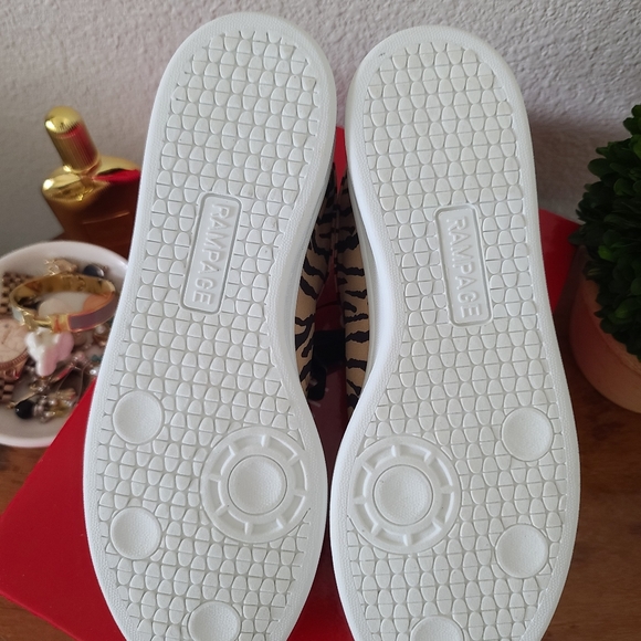 *NWB* Rampage Holly Lace-up Sneaker, 8 - Picture 7 of 9